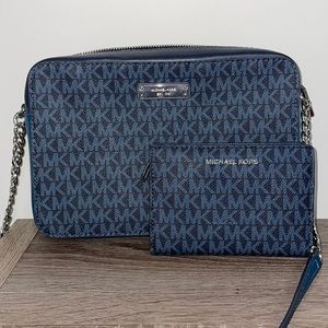 Michael Kors Crossbody purse with Wallet